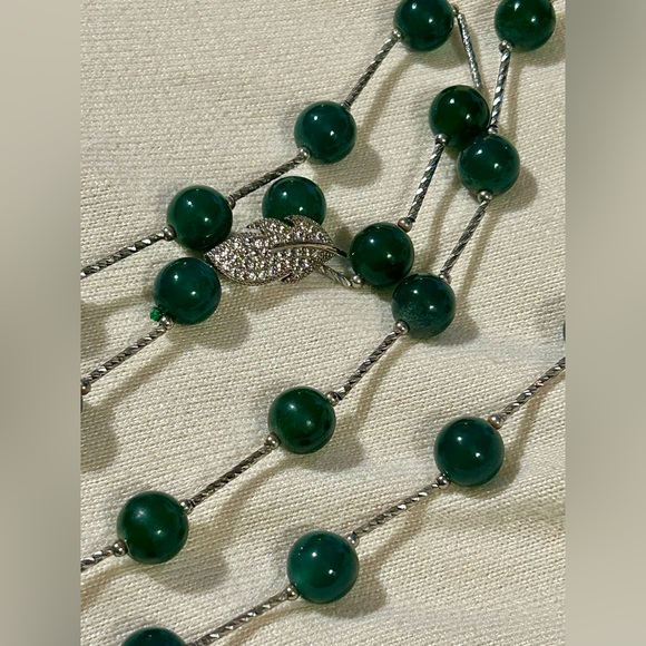 Jewelry - Elegant Green Beaded Necklace with Silver Leaf Accent